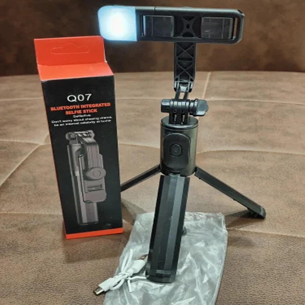 Q07 Selfie Stick Foldable Mini Tripod with Fill Light Bluetooth Remote Shutter Retractable Rod for Phone